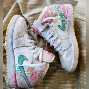 Air Jordan 1 Mid " ice cream" special edition dunks sz 5 big kid or 7 womens